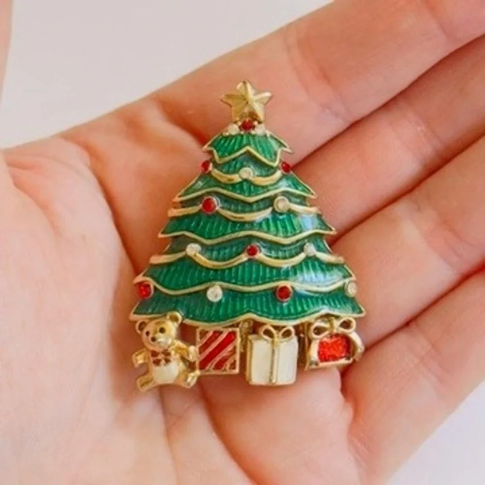 Christmas Tree Pin Brooch‎ VTG Signed Monet Crystal enamel presents Holiday Gold